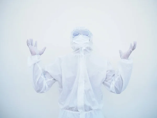 Joven Doctor Científico Positivo Uniforme Suite Del Ppe Levantando Ambas — Foto de Stock