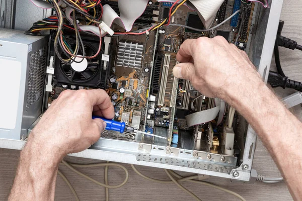 Reparatie Assemblage Van Een Desktop Computer Professionele Man Die Een — Stockfoto
