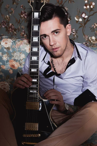Handsome Guitarist Posing Guitar Indoors — Stock Photo, Image