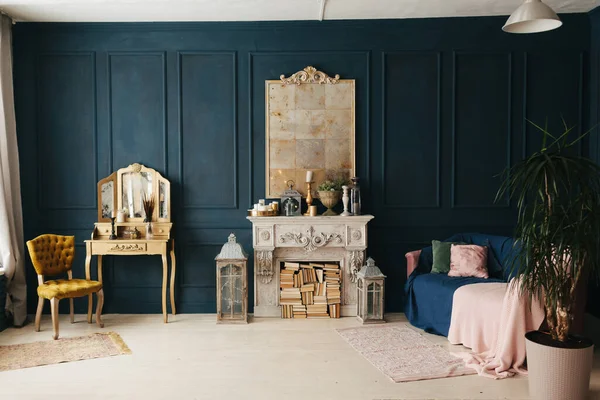 Красивый Винтажный Красочный Интерьер Classic Room Wooden Floor Blue Walls — стоковое фото