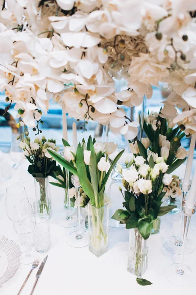 Interior Beautiful Wedding Table White Flowers — Stock Photo, Image