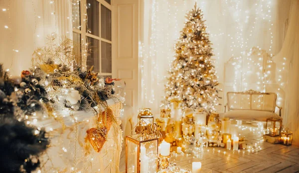 Noche Cálida Acogedora Diseño Interiores Navidad Árbol Navidad Decorado Con — Foto de Stock