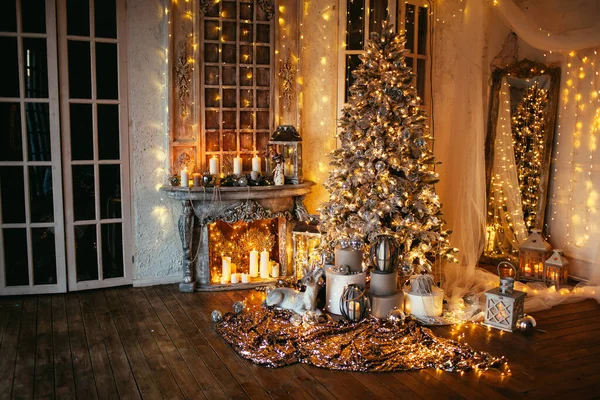 Warm Cozy Evening Christmas Interior Design Xmas Tree Decorated Lights — Stock Photo, Image