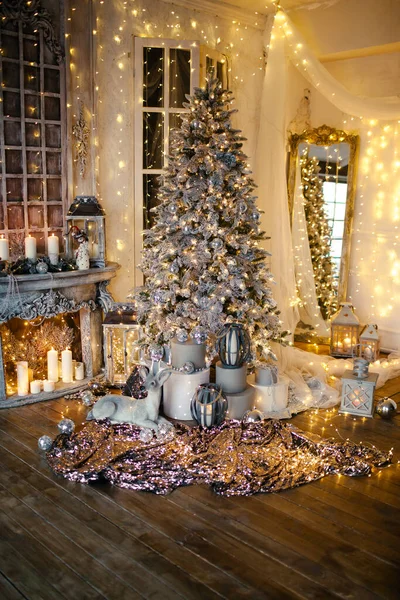 Noche Cálida Acogedora Habitación Navidad Diseño Interiores Árbol Navidad Decorado —  Fotos de Stock