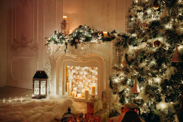 Beautiful Cozy Room Interior Design Decorated Christmas Tree Garland Fireplace — Stock Photo, Image
