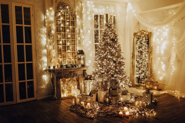 Noche Cálida Acogedora Diseño Interiores Navidad Árbol Navidad Decorado Con — Foto de Stock