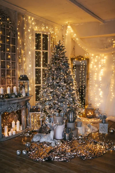 Warm Cozy Evening Christmas Interior Design Xmas Tree Decorated Lights — Stock Photo, Image