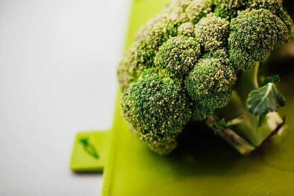 Broccoli Freschi Verdi Tagliere Nutrizione Sana Sfondo Concetto Dieta — Foto Stock