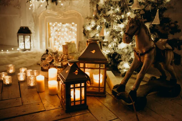 Belle Décoration Intérieure Chambre Confortable Décorée Avec Arbre Noël Guirlande — Photo