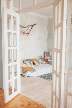 Minimalist dekorasyonlu modern yatak odası.