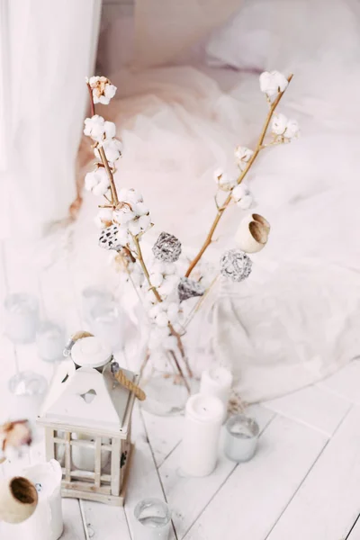 Krásné Bílé Květy Váze Stole — Stock fotografie