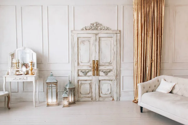Beautiful White Interior Classic Room Wooden Floor Door Light Wall — Stock Photo, Image