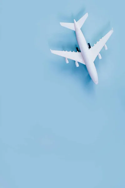 Repülőgép Játék Modell Elszigetelt Kék Háttér Utazási Koncepció Háttér — Stock Fotó