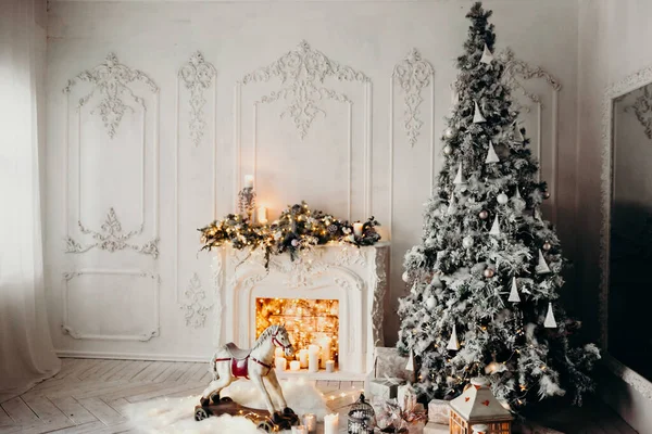 Classical Interior White Room Christmas Tree Garland Decorated Fireplace Rocking — Stock Photo, Image