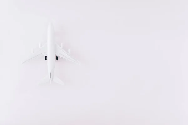 Avião Brinquedo Isolado Fundo Rosa Conceito Viagem — Fotografia de Stock