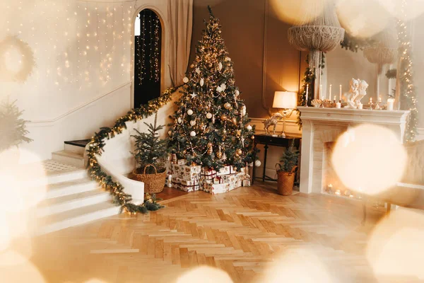 Luxury Cozy Warm Christmas Room Interior Design Xmas Tree Decorated — Stock Photo, Image