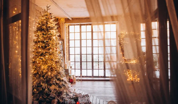 Lujoso Diseño Interiores Habitación Navidad Dorado Árbol Navidad Decorado Con — Foto de Stock