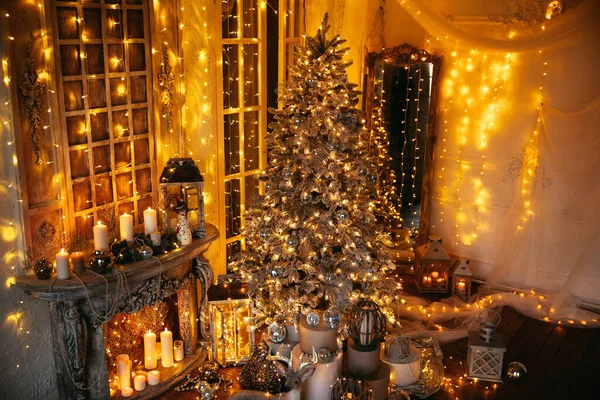 Seara Caldă Confortabilă Designul Interior Crăciun Pomul Crăciun Decorat Lumini — Fotografie, imagine de stoc