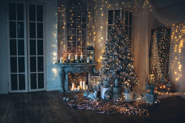 Warme Gezellige Avond Het Interieur Van Kerstmis Kerstboom Versierd Met — Stockfoto