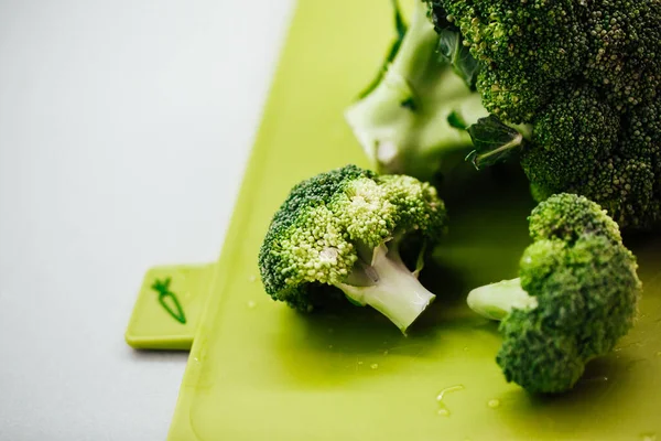 Broccoli Freschi Verdi Tagliere Nutrizione Sana Sfondo Concetto Dieta — Foto Stock