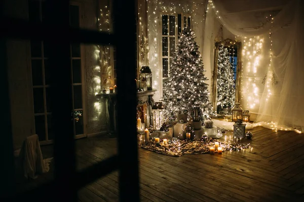 Noche Cálida Acogedora Diseño Interiores Navidad Árbol Navidad Decorado Con — Foto de Stock