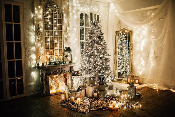 Calda Accogliente Serata Interior Design Natalizio Albero Natale Decorato Luci — Foto Stock