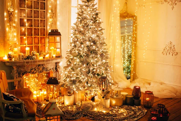 Cálida Noche Acogedora Diseño Interior Habitación Navidad Lujo Árbol Navidad — Foto de Stock