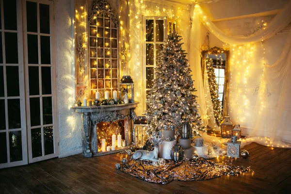 Warme Gezellige Avond Het Interieur Van Kerstmis Kerstboom Versierd Met — Stockfoto