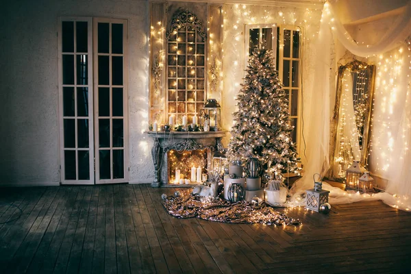 Noche Cálida Acogedora Diseño Interiores Navidad Árbol Navidad Decorado Con — Foto de Stock