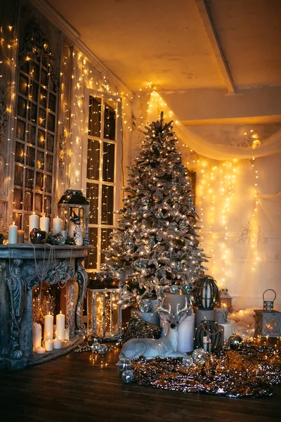Warm Cozy Evening Christmas Interior Design Xmas Tree Decorated Lights — Stock Photo, Image