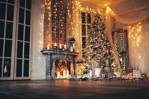 Noche Cálida Acogedora Diseño Interiores Navidad Árbol Navidad Decorado Con — Foto de Stock