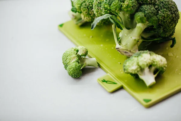 Broccoli Freschi Verdi Tagliere Nutrizione Sana Sfondo Concetto Dieta — Foto Stock