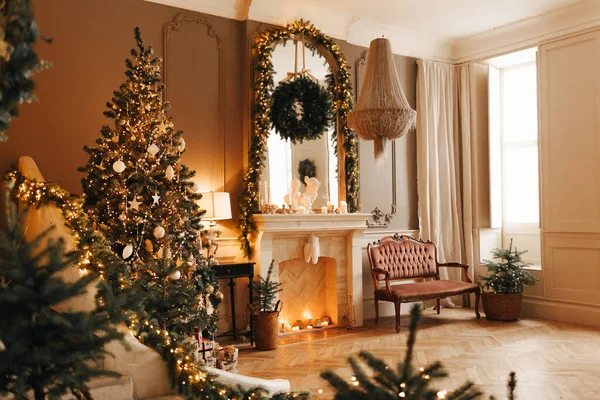 Luxury Cozy Warm Christmas Room Interior Design Xmas Tree Decorated — Stock Photo, Image