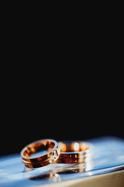 Arany Gyémánt Gyűrűk Fekete Háttér — Stock Fotó