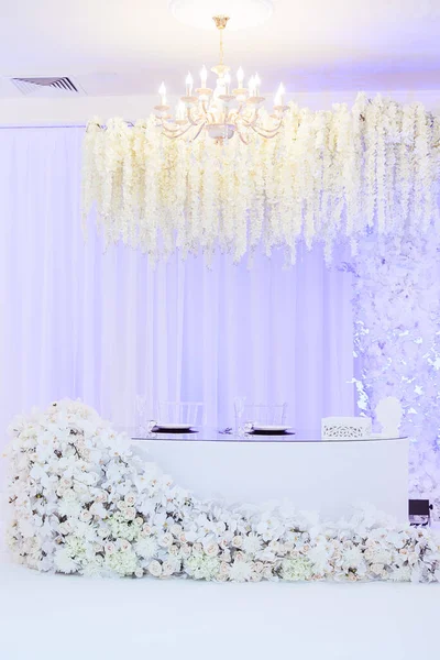 Interior Sala Bodas Con Muebles Flores Blancas — Foto de Stock