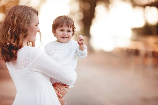 Mom Holds Little Daughter Her Arms — Stock Photo, Image