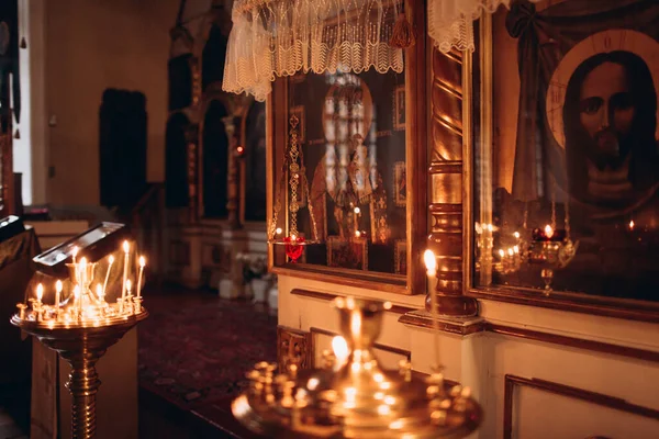 Hořící Svíčky Stojanu Kostele — Stock fotografie