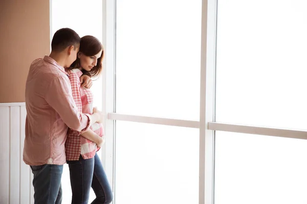 Feliz Futuro Padres Pie Fondo Una Ventana Panorámica Luz —  Fotos de Stock