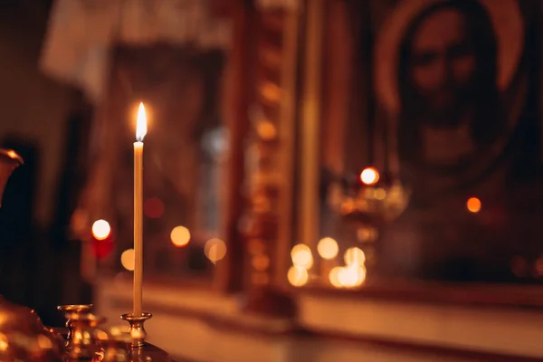 Vela Encendida Stand Iglesia — Foto de Stock