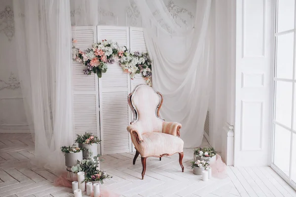 Hermoso Diseño Interior Elegante Decorado Con Flores — Foto de Stock