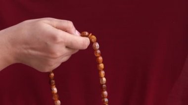 Ramazan 'da namaz kılan Müslüman kadınlar 