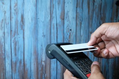 Kredi kartından ödeme terminali ücreti, bağlantısız ödeme.