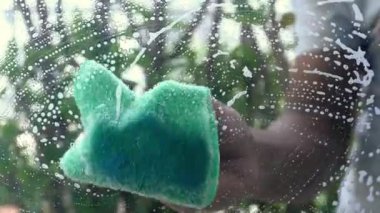 Erkek el temizleme penceresi camını kapat. 