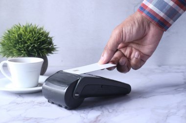 Kredi kartından ödeme terminali ücreti, bağlantısız ödeme.