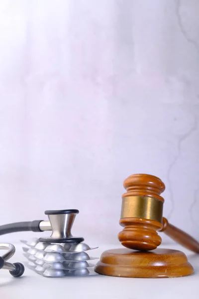 Gavel, stethoscope and pills on white background — Stock Photo, Image