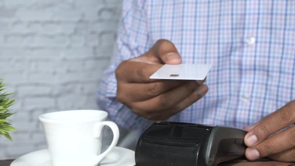 Chargement terminal de paiement depuis une carte, paiement sans contact. — Video