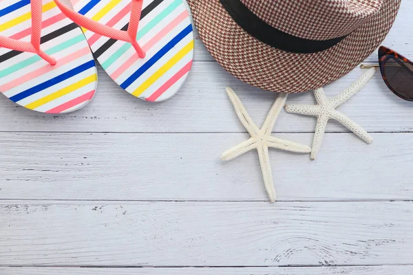 Flat composition of summer beach accessories on table. — Stock Photo, Image