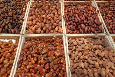  Yerel pazarda çok sayıda meyve satışı tarihi 