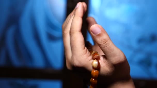 Close up of muslim women hand praying. — Stock Video