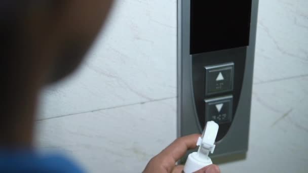 Man hand wiping down elevator buttons. — Stock Video